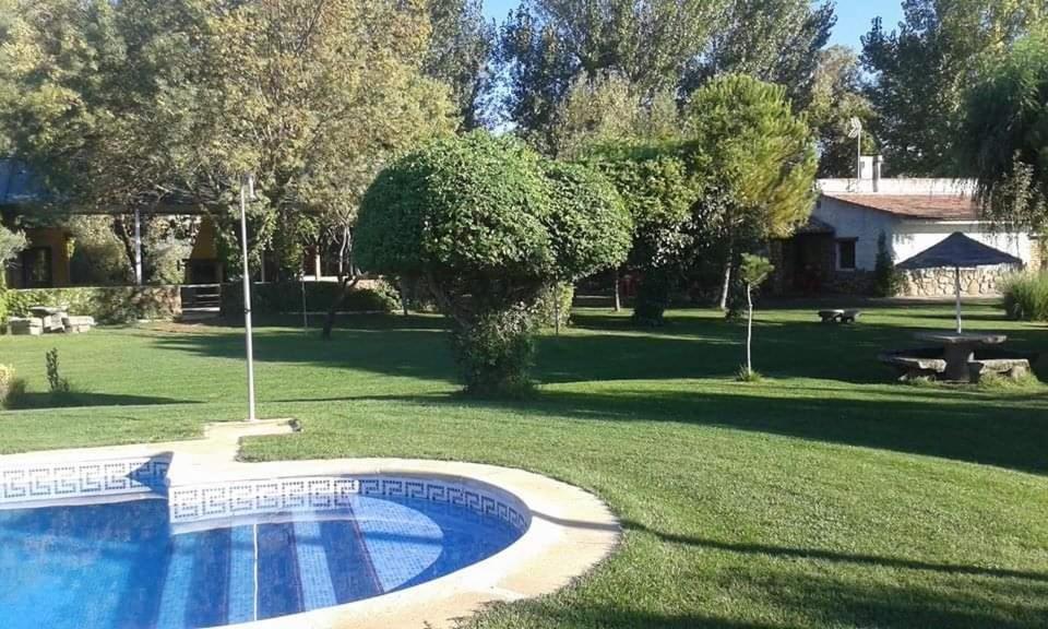 Villa Complejo Rural La Badia Lucillos Exterior foto