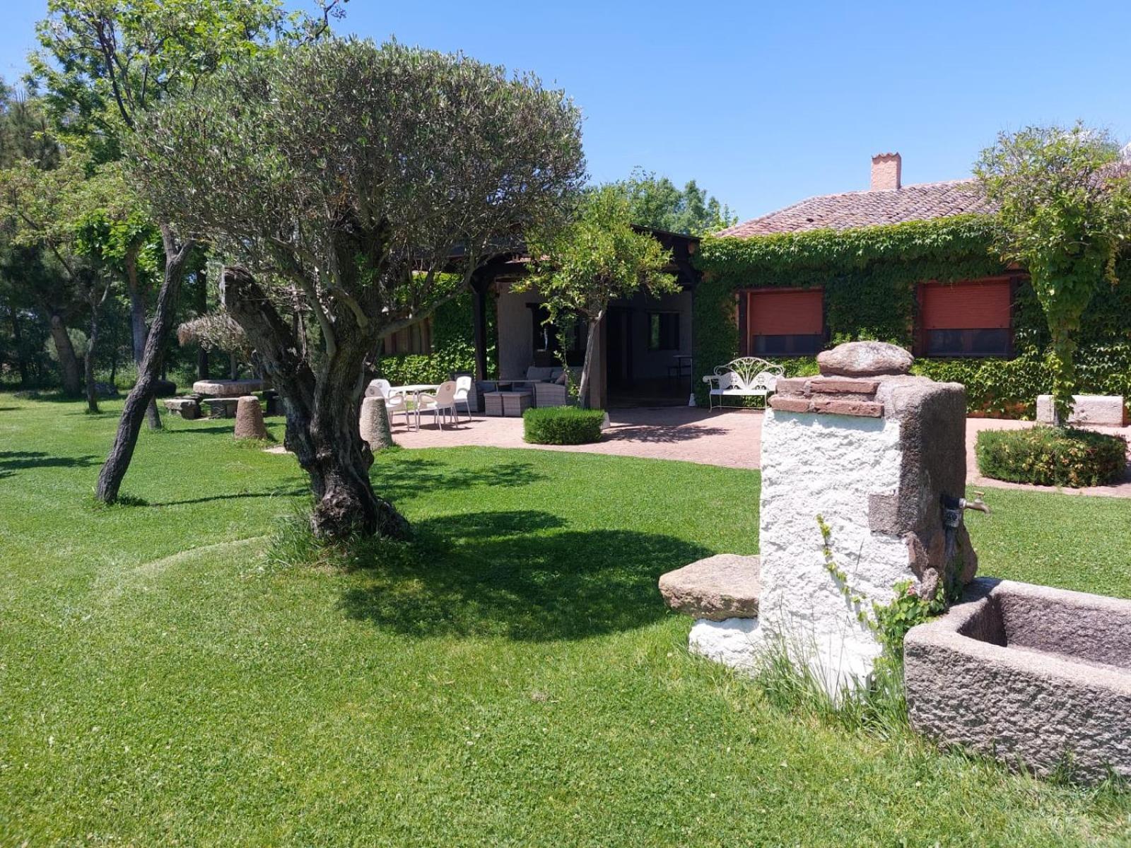 Villa Complejo Rural La Badia Lucillos Exterior foto
